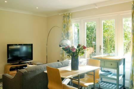 Trinidad, 45 School Road, Coach House * Birmingham